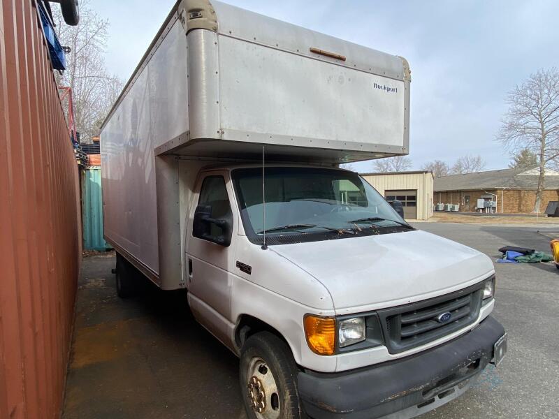 2005 Ford E-450 Box Truck