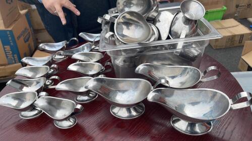 22 Gravy Boats