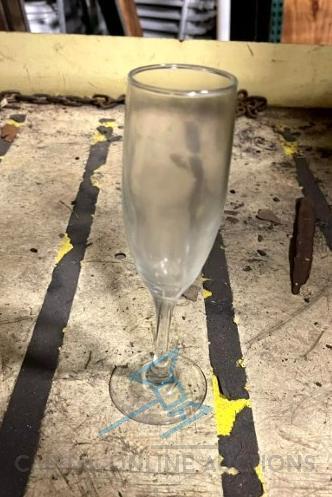 (65) CHAMPAGNE GLASSES