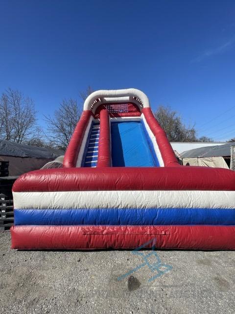 GIANT DELUXE SLIDE