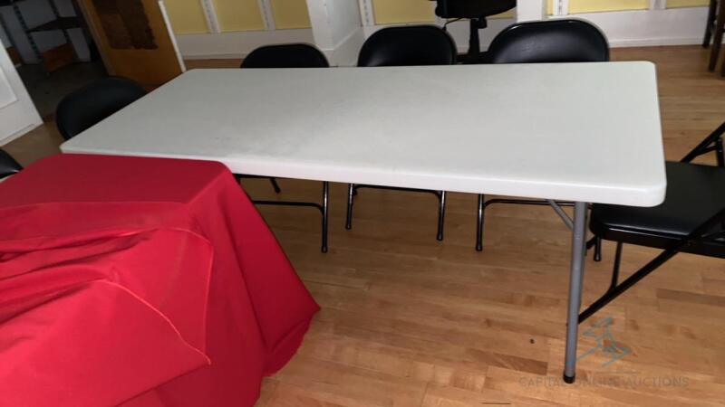 4 Folding Tables with Linens