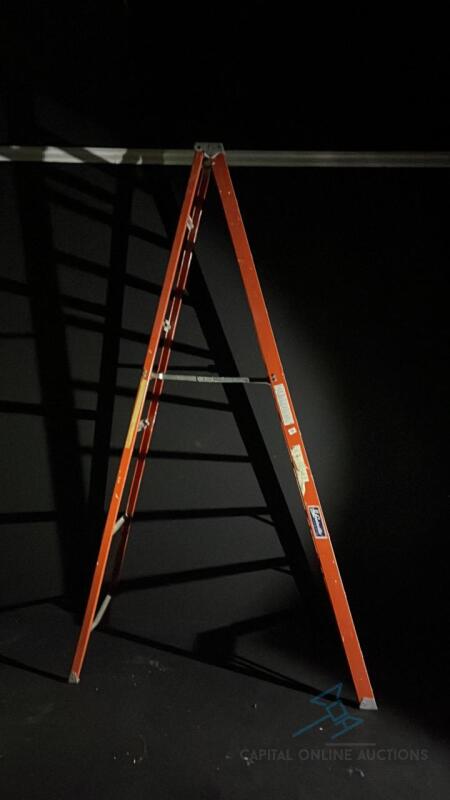 Ten foot standing ladder