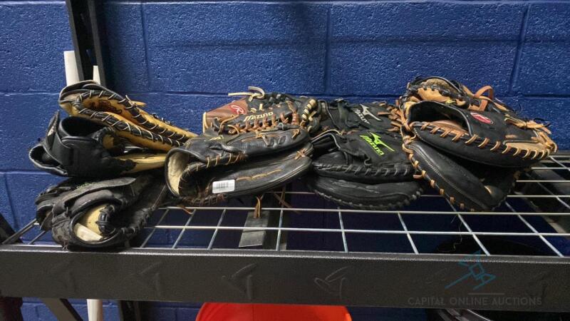 (9) Catchers Mitts