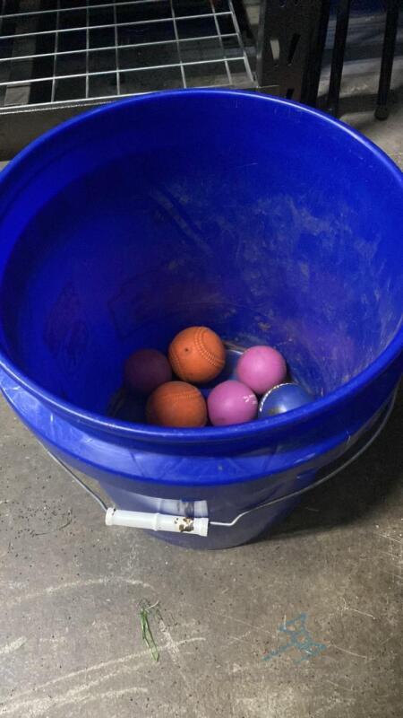 Bucket of Heavy Hitting Balls