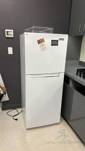 Magic Chef Top Freezer Refrigerator