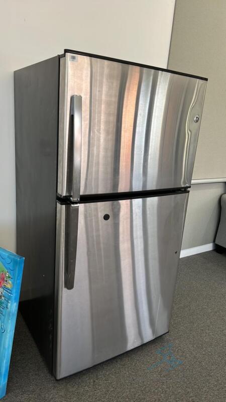 GE Stainless Steel Fridge