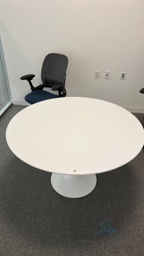 47” White Circular Table