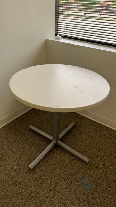 30” Circular Table