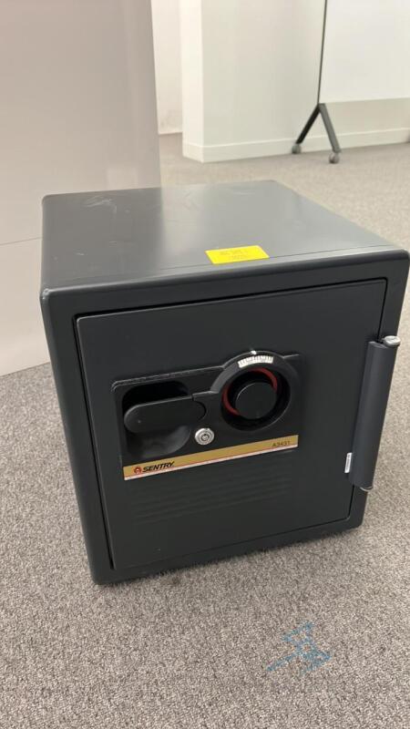 Sentry A3431 Combination Safe