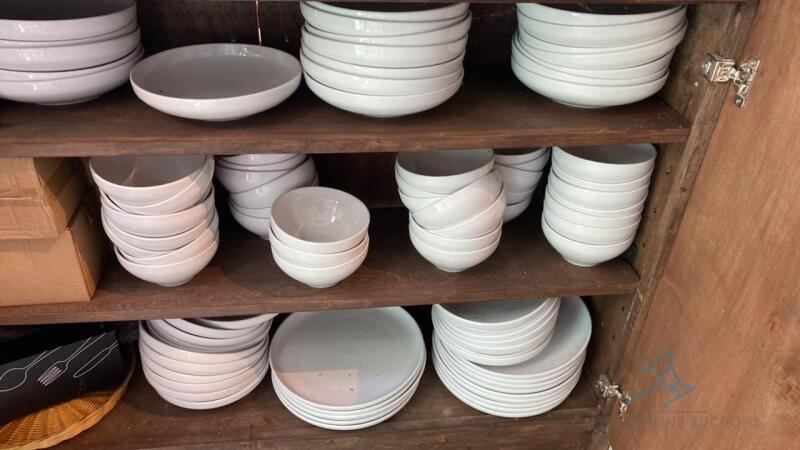 Lot of Dishware