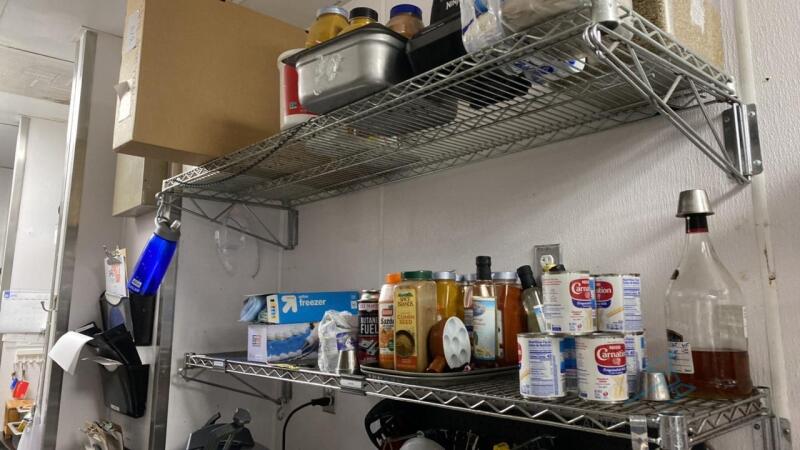 (10) Hanging Shelves