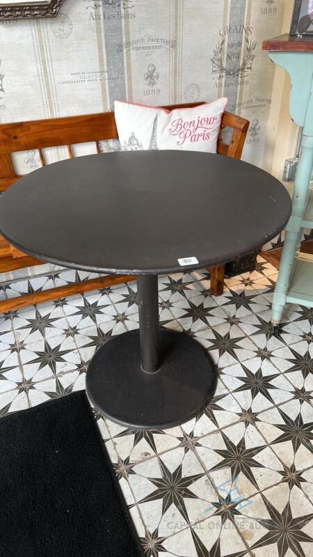 31.5” diameter metal table