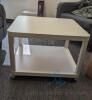 White plastic rolling table (TO4)