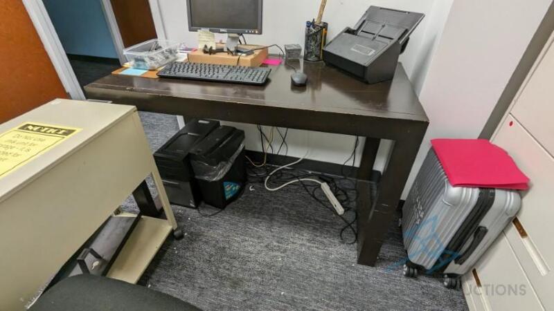 Simple wood desk (RR5)