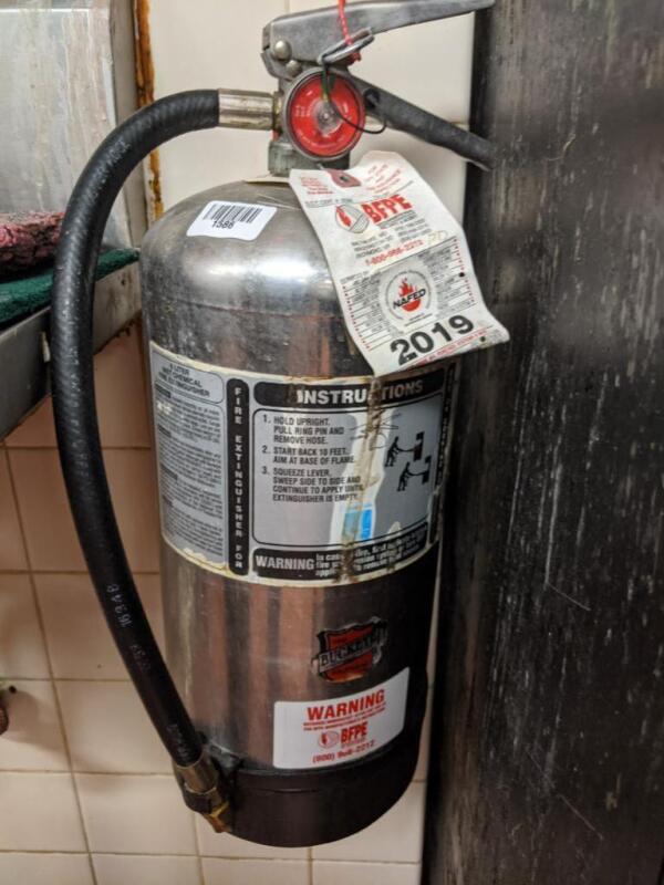 Wet chemical fire extinguisher