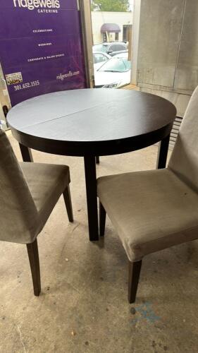 4ft Expandable round table plus 4chairs