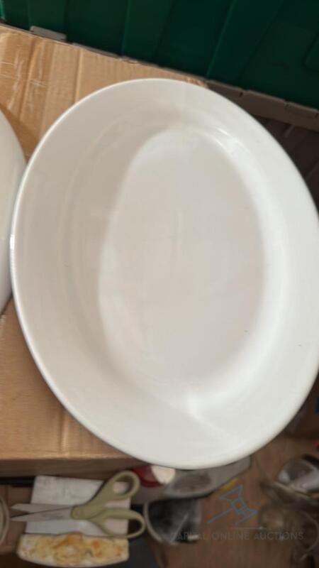 (19) Assorted 14 inch oval plate