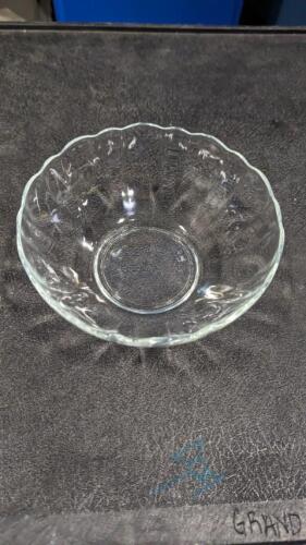 (90) Bowl, Glass Scalloped Bowls, 5in