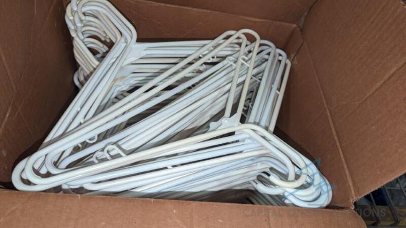 (200) Hangers, Plastic