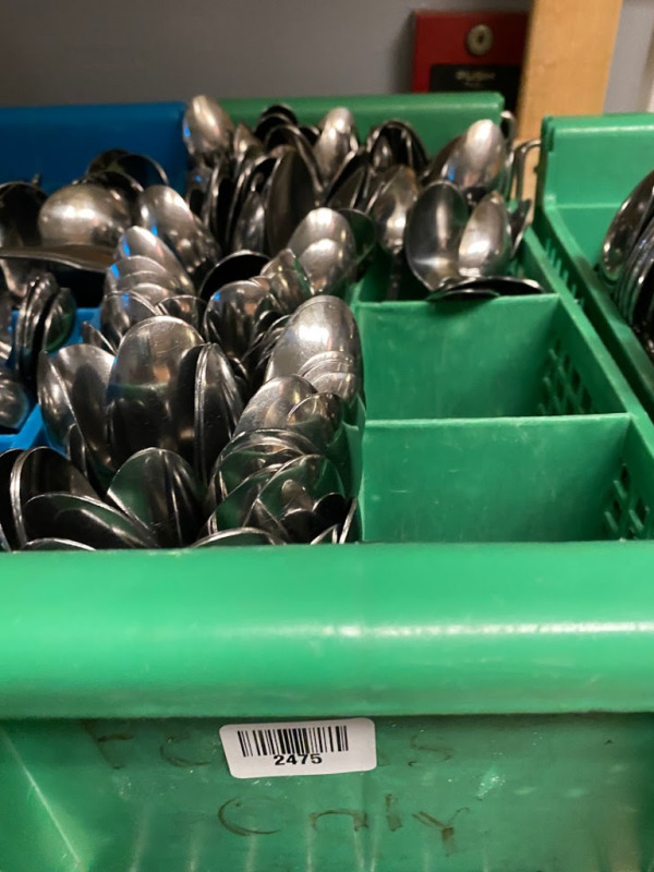 Lot of Teaspoons in utensil holder