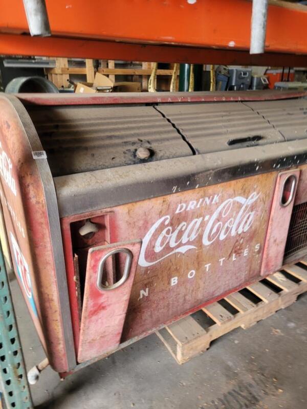 VINTAGE COCA FRIDGE