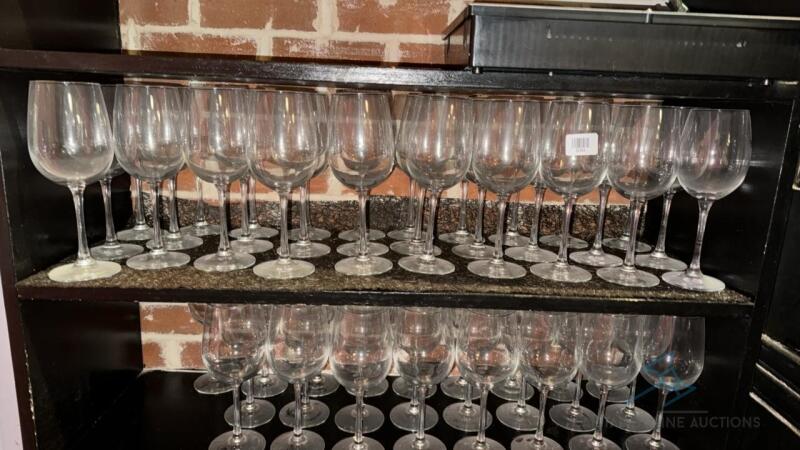 Large lot of glassware, approx 250 pieces