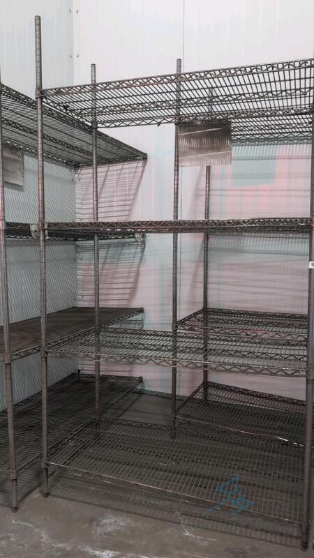 Lot of wire type Shelving Units