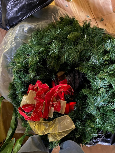 4 Wreaths with Bows