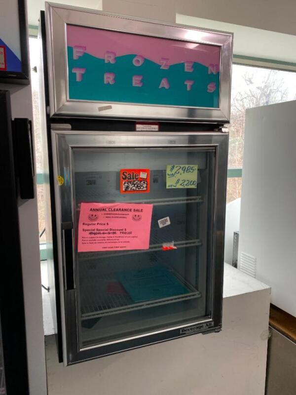 NEW True Freezer Merchandiser