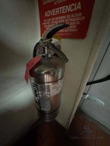 Wet chemical fire extinguisher