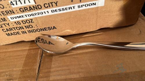 (8) Dessert Spoons