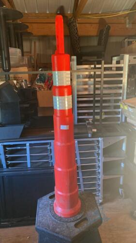 (4) Traffic cones