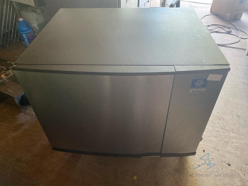 Manitowoc ice maker with bin