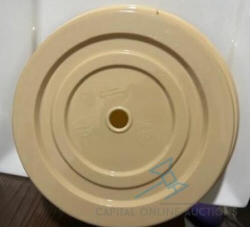 (6) PLASTIC PLATE COVER BEIGE 11"