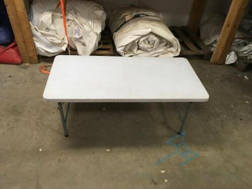 (4) 4ft kids tables