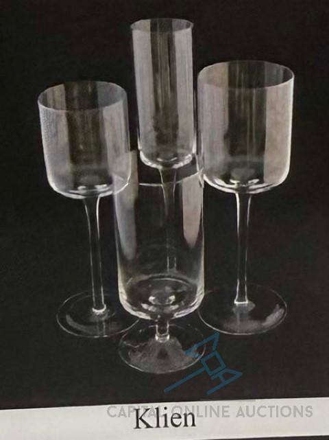 (900) KLEIN Flutes with approx 25 dishwashing glass racks