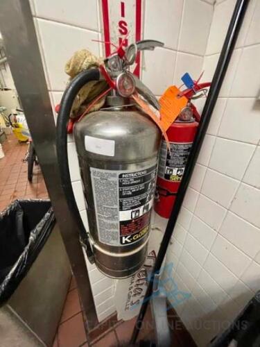 Wet chemical fire extinguisher