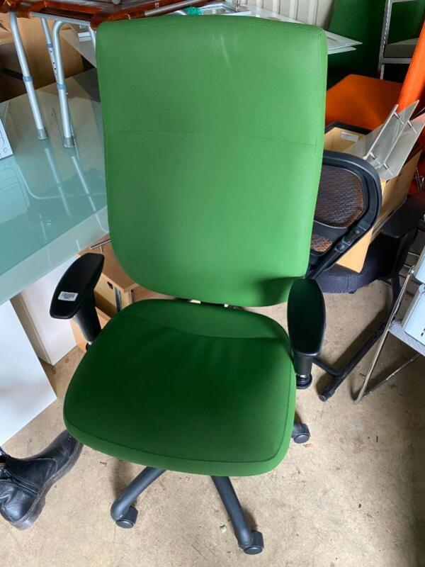 5 Green Executive Office Chairs