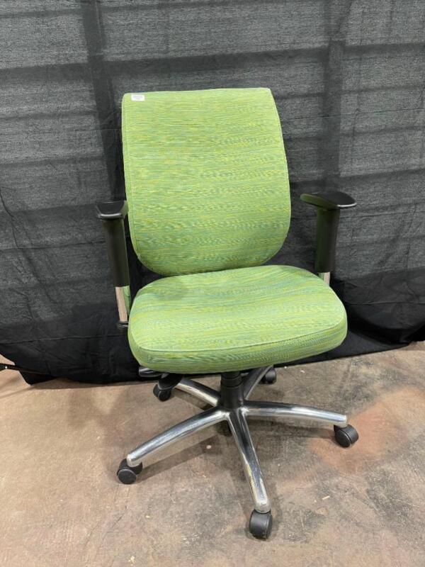 8 Green Office Chairs