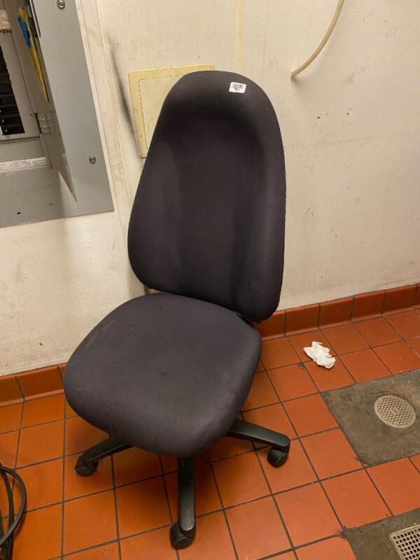 Swivel Chair on Wheels