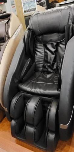 Brand New Black FJ8300 massage Chair