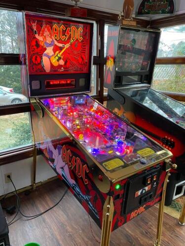 Stern AC/DC Lucy Edition Pinball