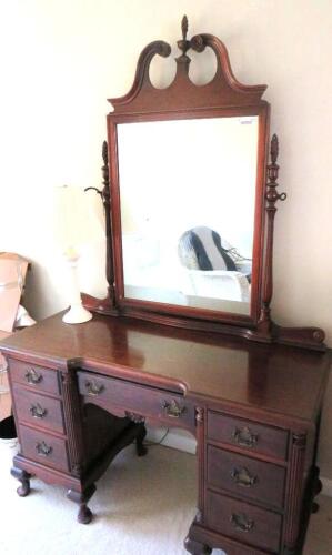 Chippendale vanity with mirror