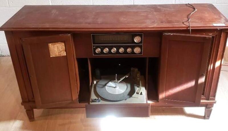 Retro SEARS stereo in cabinet