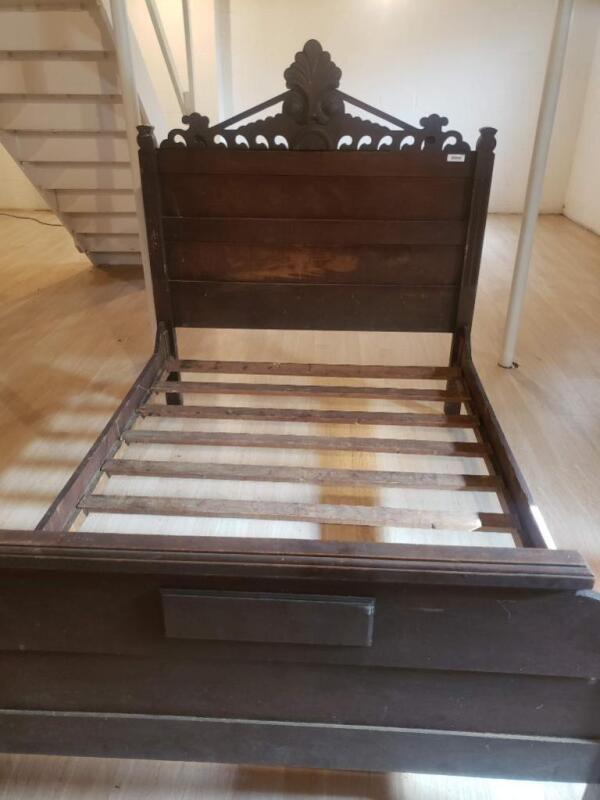 Antique twin bed