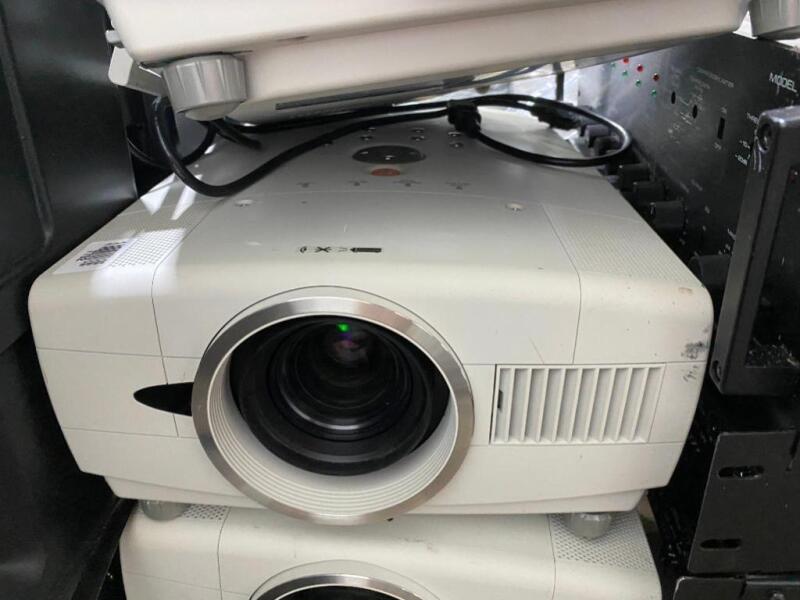 Christie LX32 Projector