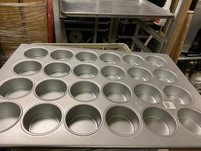 15 Jumbo Muffin Tins