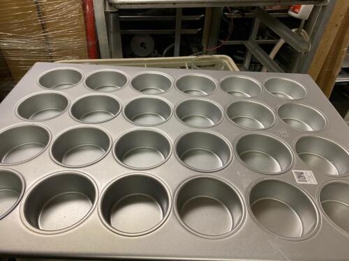 15 Jumbo Muffin Tins
