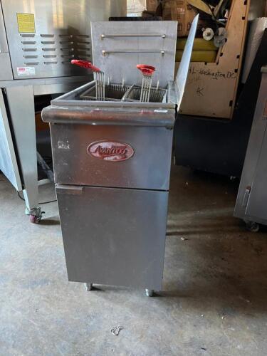 Avantco Stainless Steel Commercial Natural Gas Powered Deep Fryer