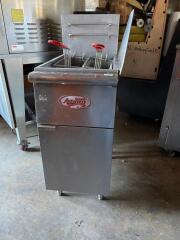 Avantco Stainless Steel Commercial Natural Gas Powered Deep Fryer
